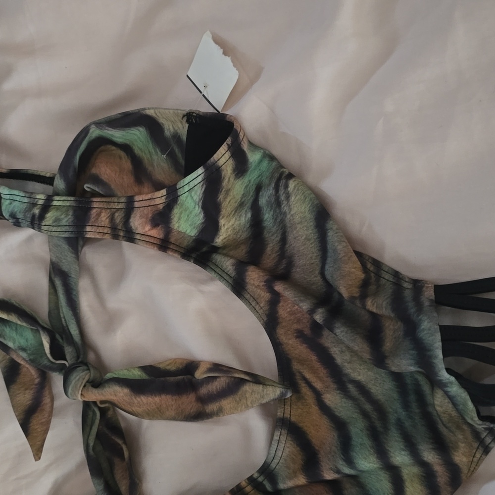 Bathing suit - Picture 3 of 4
